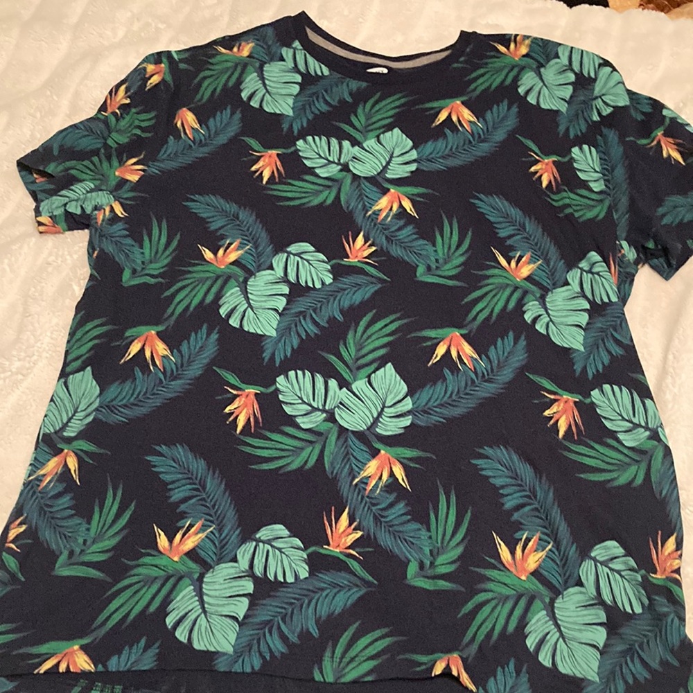 Old navy Hawaiian tshirt